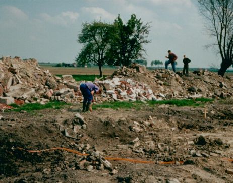 Onderzoek na de sloop van de oude schuur aan de Voordijk 397, in 1991.