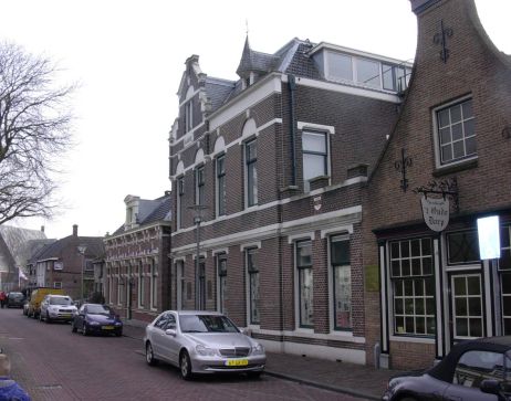 Het voormalige gemeentehuis aan de Dorpsstraat 137.