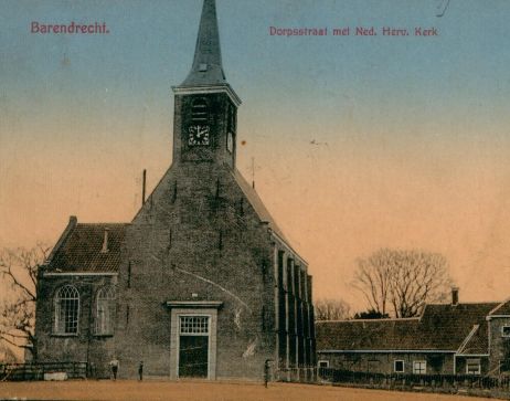De Dorpskerk en Waalesteyn op een ansichtkaart van rond 1900.