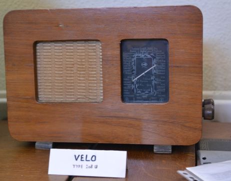 Radio van het type Velo 208U.