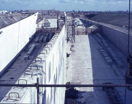 De inrit van de Heinenoordtunnel tijdens de bouw.