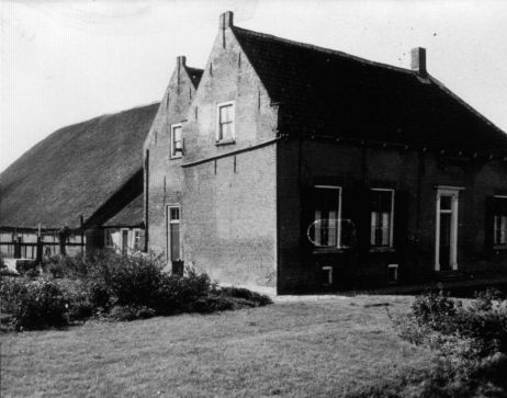 Het woonhuis van boerderij Voordijk 397 gezien vanuit het noordoosten.