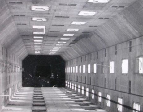 Binnenin een tunnelstuk voor de Heinenoordtunnel.