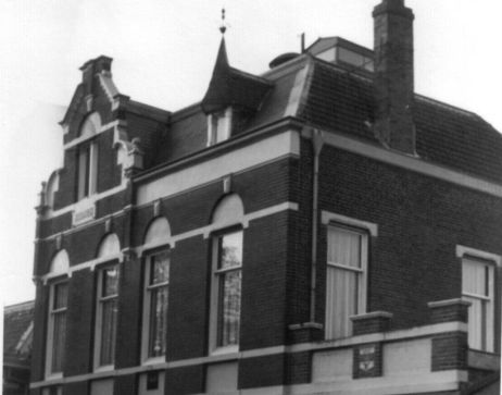 Het gemeentehuis aan de Dorpsstraat in november 1965.